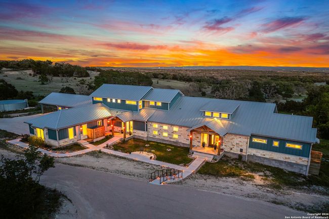 554 Seven Falls Dr, House other with 7 bedrooms, 8 bathrooms and null parking in Fredericksburg TX | Image 5