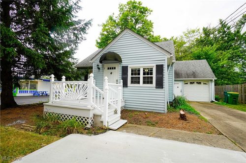 26046 Broadway Ave, Bedford, OH, 44146-6511 | Card Image