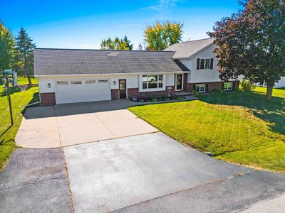 W3085 Springfield Drive, House other with 4 bedrooms, 3 bathrooms and null parking in BUCHANAN WI | Image 1