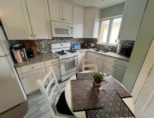 411 W Park Ave, Long Beach, NY, 11561-3119 | Card Image