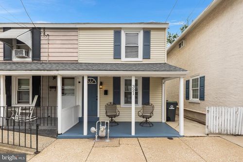 321 Walnut St, PHOENIXVILLE, PA, 19460-3533 | Card Image