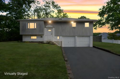 10 Elayne Ct, Smithtown, NY, 11787-3107 | Card Image