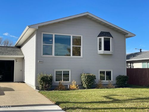 2313 9th Ave E, Williston, ND, 58801-6217 | Card Image