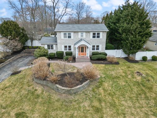 20 Hemlock Dr, Miller Place, NY, 11764-2206 | Card Image