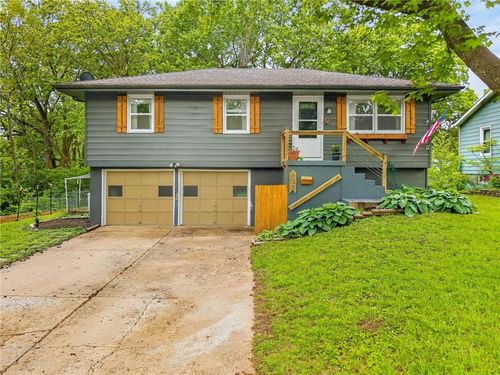 825 Sw Pleasant Dr, Lee's Summit, MO, 64081-2644 | Card Image
