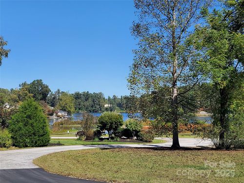 62 Oscelake Way, Hendersonville, NC, 28739-6770 | Card Image