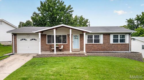 637 S Pam Ave, Saint Charles, MO, 63301-4866 | Card Image