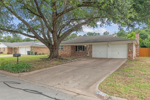 325 Belmont St, Hurst, TX, 76053-6105 | Card Image