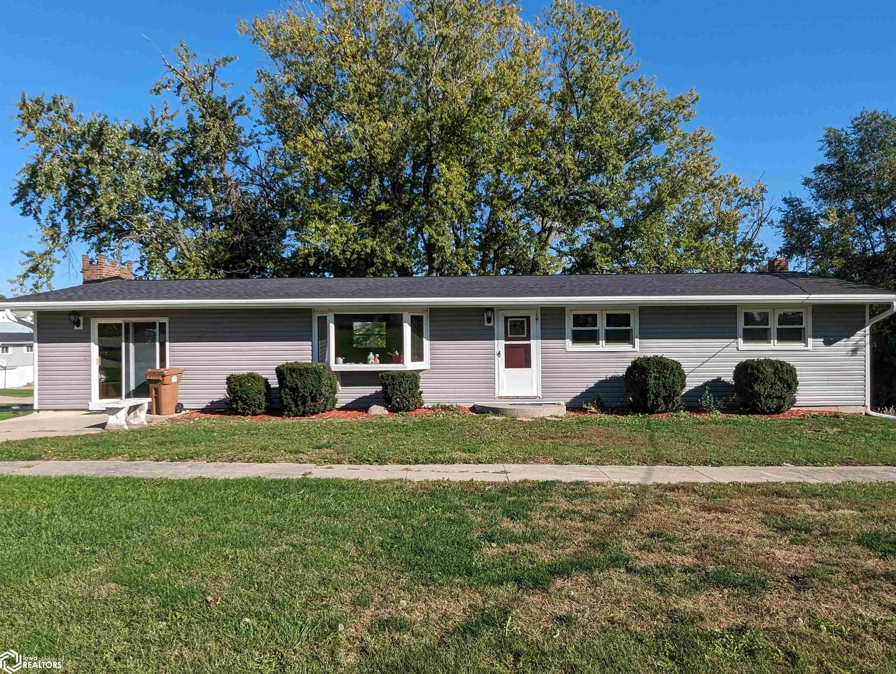 Pearl St, Grinnell, IA 50112