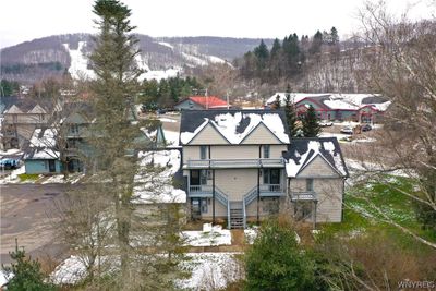 32 Wildflower, Condo with 1 bedrooms, 1 bathrooms and null parking in Ellicottville NY | Image 2