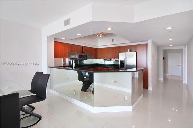 APT-1103 - 14951 Royal Oaks Ln, Condo with 3 bedrooms, 2 bathrooms and null parking in North Miami FL | Image 4