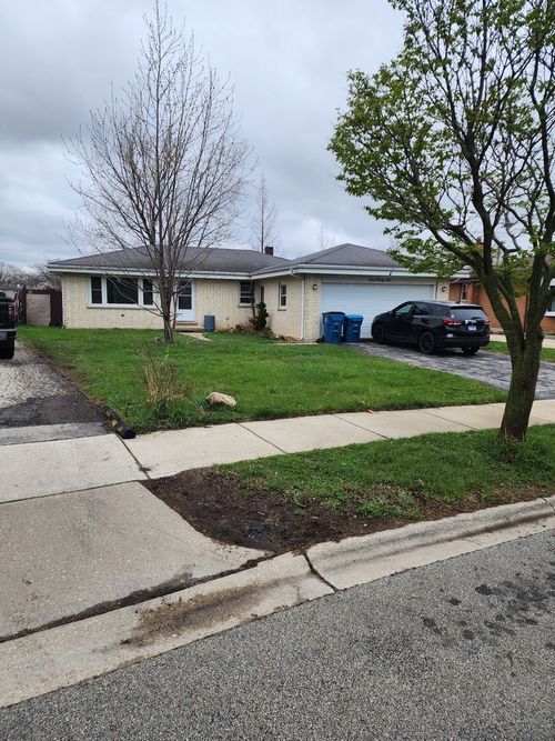 246 W Parkview Dr, Addison, IL, 60101-3727 | Card Image