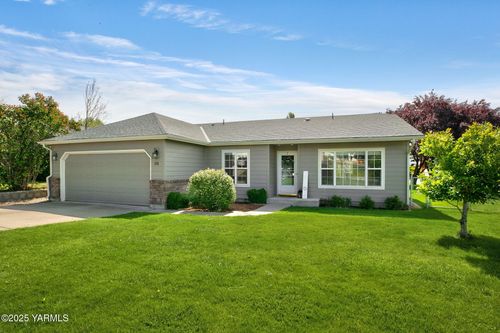 215 S 82nd Ave, Yakima, WA, 98908-1495 | Card Image