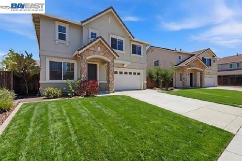 5217 Rainwood Way, Antioch, CA, 94531-8658 | Card Image
