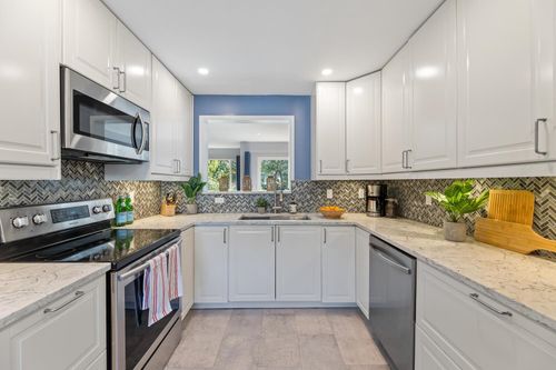 573 Carlsen Pl, Port Moody, BC, V3H4A1 | Card Image