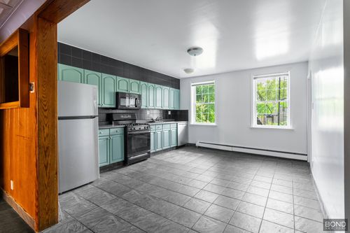 2-662 Metropolitan Ave, Brooklyn, NY, 11211-3608 | Card Image