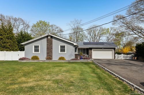 11 Mid Pl, Bohemia, NY, 11716-1903 | Card Image