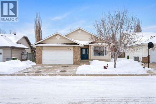 3904 63 Ave, Lloydminster, AB, T9V2X8 | Card Image