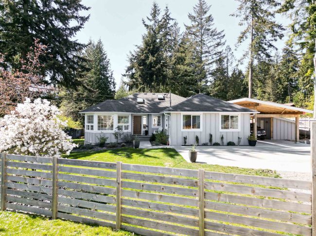 545 King Road, House other with 3 bedrooms, 2 bathrooms and 4 parking in Gibsons BC | Image 2