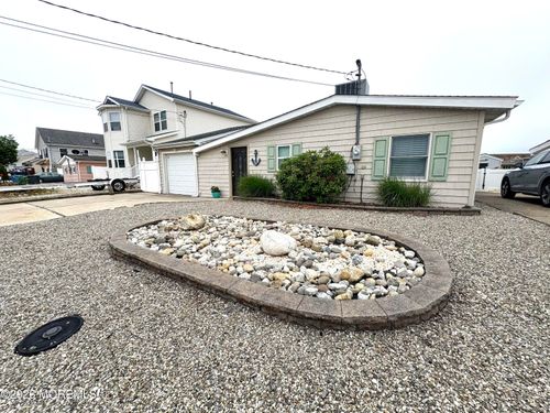 63 Lawrence Dr, Manahawkin, NJ, 08050-3518 | Card Image