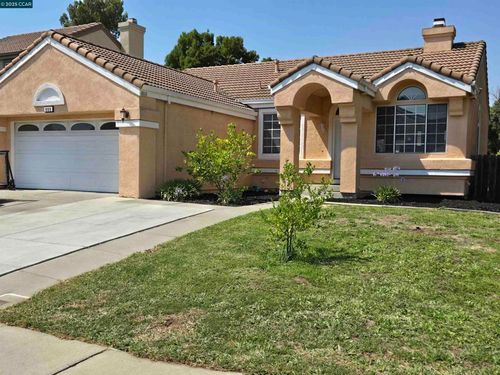 800 Gazebo Ct, Suisun City, CA, 94585-3737 | Card Image