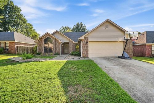 2420 Morse Dr, Conway, AR, 72032-8827 | Card Image