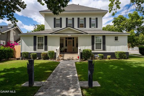 2702 19th St, Bakersfield, CA, 93301 | Card Image