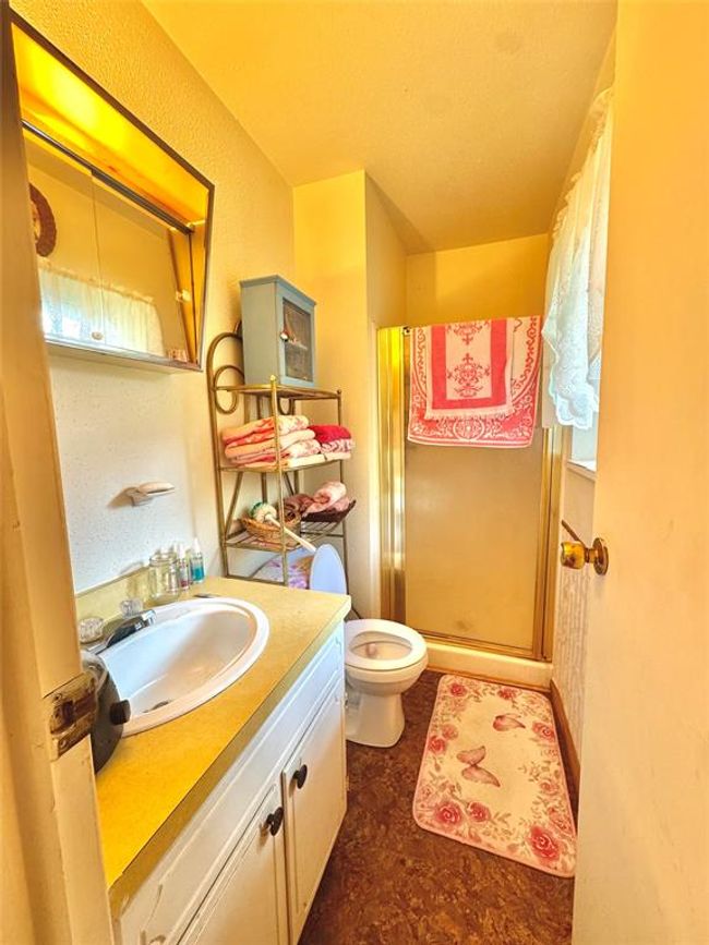 2nd Bathroom located in Bedroom 2 | Image 19