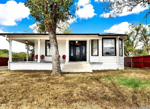 914 Gentilz St, Castroville, TX, 78009-4060 | Card Image