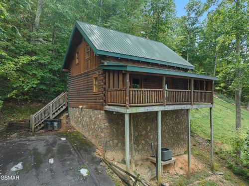 1814 Rhododendron Ln, Sevierville, TN, 37876-4925 | Card Image
