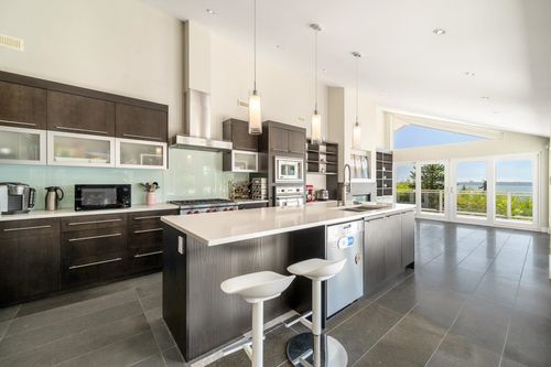 4111 Burkehill Rd, West Vancouver, BC, V7V3L9 | Card Image