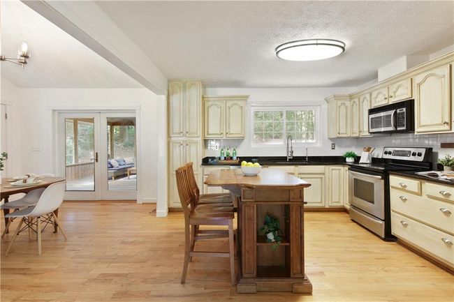 9685 Cone Ct, House other with 3 bedrooms, 3 bathrooms and null parking in Roswell GA | Image 6