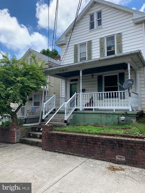 653 Faulkner Ave, MARTINSBURG, WV, 25401-2115 | Card Image