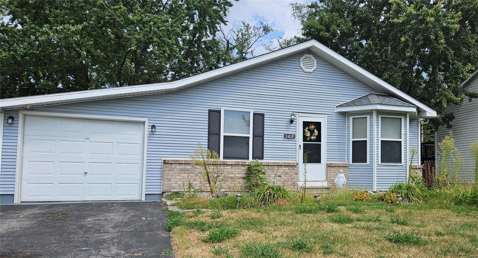 Kathleen Dr, Wentzville, MO 63385