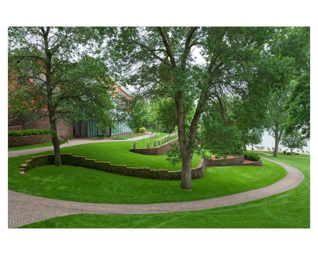 Tranquil view of the path wrapping around the Mary Hill Lodge to the lake | Image 42