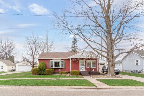 324 South St, Sumner, IA, 50674-1557 | Card Image