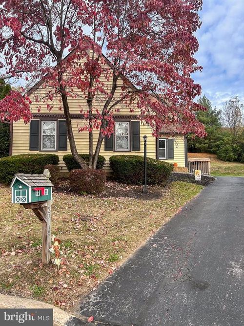 214 Armstead Ct, Downingtown, PA, 19335-3370 | Card Image