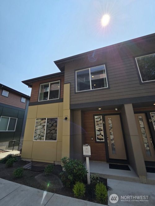 e-13202 Ne 127th Ct, Kirkland, WA, 98034-7645 | Card Image