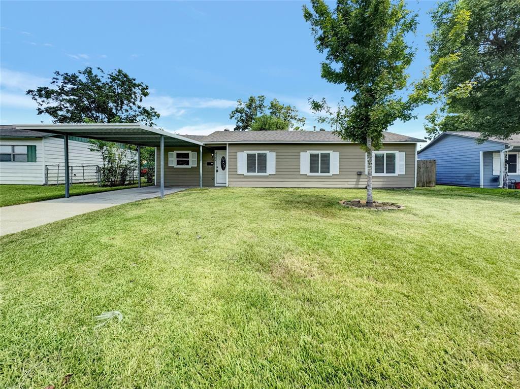 Pickerton Dr, Deer Park, TX 77536