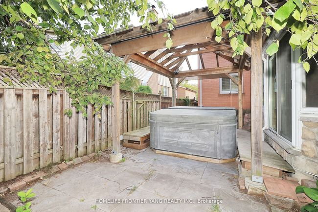 8 Wigston Crt, House other with 5 bedrooms, 3 bathrooms and 4 parking in Whitby ON | Image 37