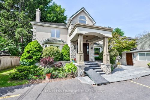 a-1430 Hurontario St, Mississauga, ON, L5G3H4 | Card Image