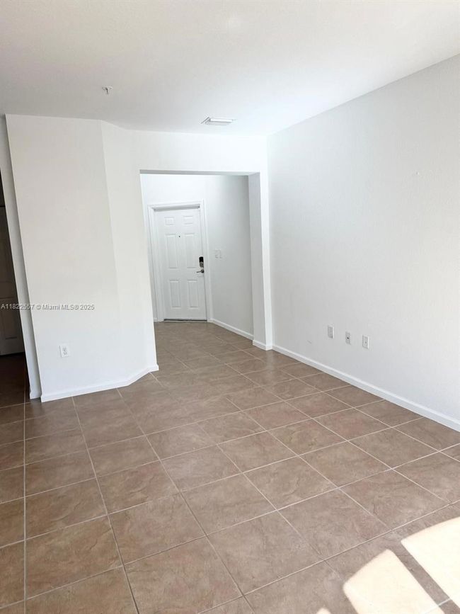 APT-213 - 8900 Nw 97 Th Ave, Condo with 3 bedrooms, 3 bathrooms and null parking in Medley FL | Image 18