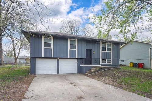 107 Baker St, Buckner, MO, 64016-9503 | Card Image
