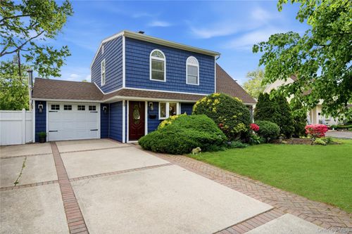 10 Wildflower Ln, Wantagh, NY, 11793-1213 | Card Image