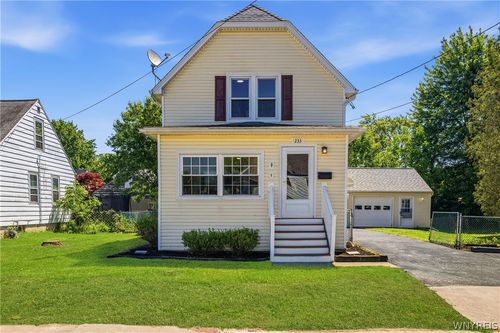 233 82nd Street, Niagara Falls, NY, 14304 | Card Image