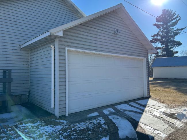Attached garage entry | Image 42