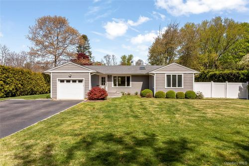 68 W Apollo Dr, Riverhead, NY, 11901-5531 | Card Image