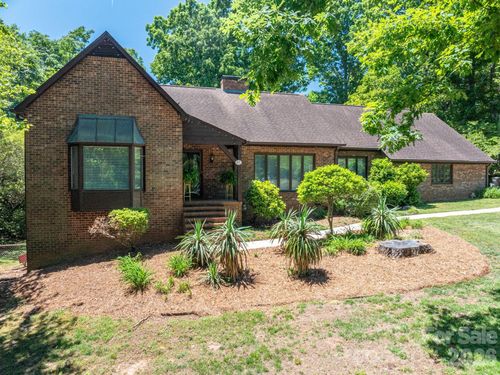 16-2417 Regal Dr, Gastonia, NC, 28056-7536 | Card Image