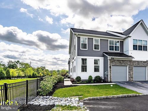 608 Mockernut Ct, CHESTER SPRINGS, PA, 19425-9576 | Card Image