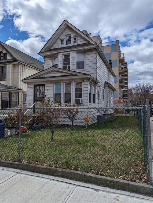 na-89-02 171st St, Jamaica, NY, 11432-5432 | Card Image